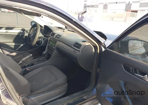 2013 Volkswagen Passat S z USA, uszkodzony, nr VIN 1VWAH7A37DC098993